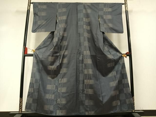 平和屋着物●本場大島紬　7マルキ　幾何学文様　正絹　逸品　AABM8744fy