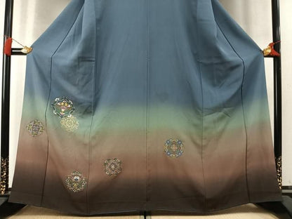 平和屋着物●中国三大刺繍 スワトウ刺繍 汕頭刺繍 相良刺繍 総刺繍 訪問着 吉祥舞蝶花鳥文 暈し染め 金糸 金彩 正絹 逸品 AABM8760fy