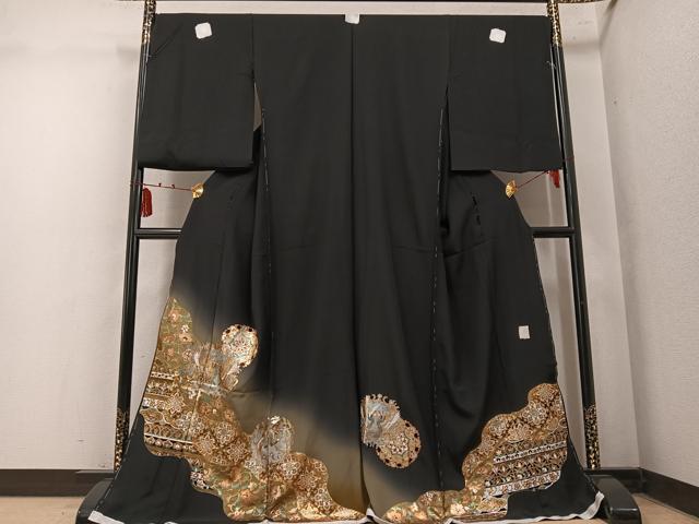 平和屋着物●豪華黒留袖　作家物　向い鳥更紗唐草文　暈し染め　金銀彩　仮絵羽　正絹　逸品　未使用　AABM8762ph
