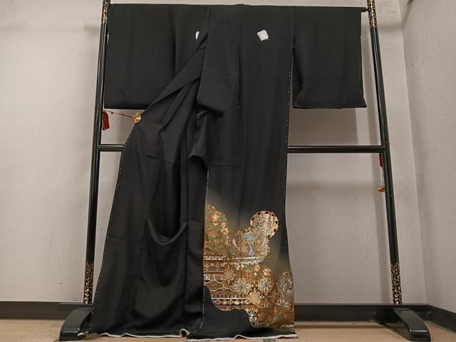 平和屋着物●豪華黒留袖　作家物　向い鳥更紗唐草文　暈し染め　金銀彩　仮絵羽　正絹　逸品　未使用　AABM8762ph