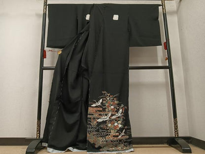 平和屋着物●豪華黒留袖　群れ鶴草花七宝文　金彩　仮絵羽　正絹　逸品　未使用　AABM8768ph