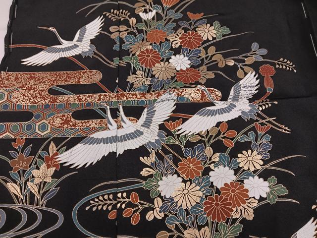 平和屋着物●豪華黒留袖　群れ鶴草花七宝文　金彩　仮絵羽　正絹　逸品　未使用　AABM8768ph
