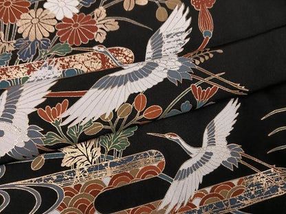 平和屋着物●豪華黒留袖　群れ鶴草花七宝文　金彩　仮絵羽　正絹　逸品　未使用　AABM8768ph
