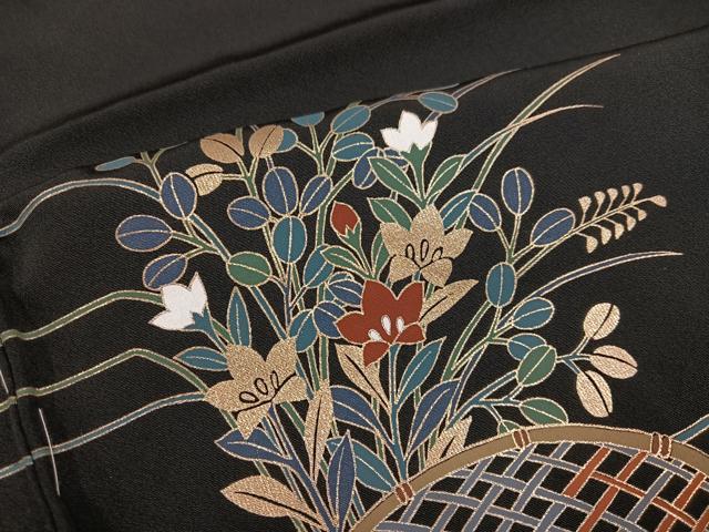 平和屋着物●豪華黒留袖　群れ鶴草花七宝文　金彩　仮絵羽　正絹　逸品　未使用　AABM8768ph