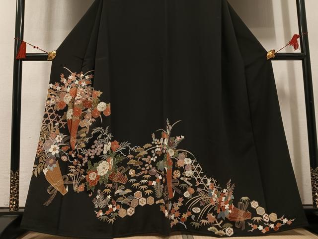 平和屋着物●豪華黒留袖　駒刺繍　草花文　金彩　三越扱い　正絹　逸品　AABM8779ph