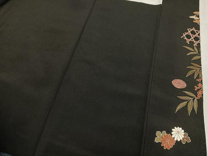 平和屋着物●豪華黒留袖　駒刺繍　草花文　金彩　三越扱い　正絹　逸品　AABM8779ph