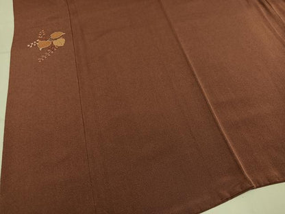 平和屋着物●上質な色無地　草木染　刺繍　伊と幸　ワンポイント　団十郎茶色　金糸　鬼しぼ縮緬　反端付き　正絹　逸品　AABM8780ph