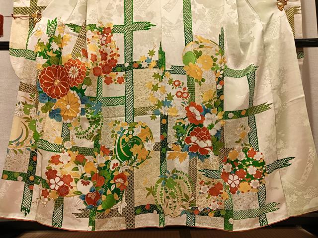 平和屋着物●豪華振袖　駒刺繍　草花文　金彩　正絹　逸品　AABM8796ph
