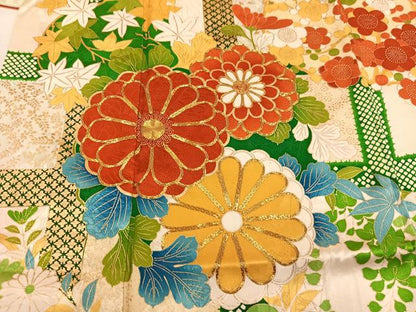 平和屋着物●豪華振袖　駒刺繍　草花文　金彩　正絹　逸品　AABM8796ph