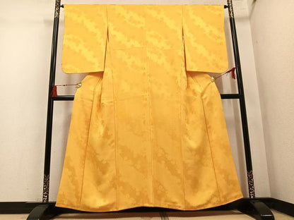 平和屋着物●上質な色無地　枝花地紋　玉蜀黍色　正絹　逸品　AABM8797ph
