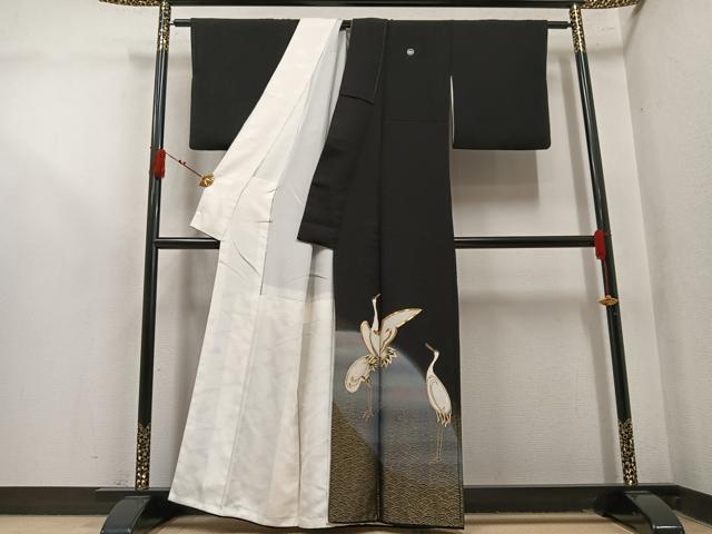 平和屋着物●豪華黒留袖　駒刺繍　群れ鶴文　暈し染め　金通し地　正絹　逸品　AABM8868ph