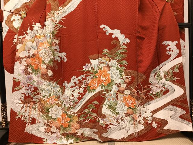 平和屋着物●豪華振袖　駒刺繍　立波花鳥文　金彩　正絹　逸品　AABM8906ph