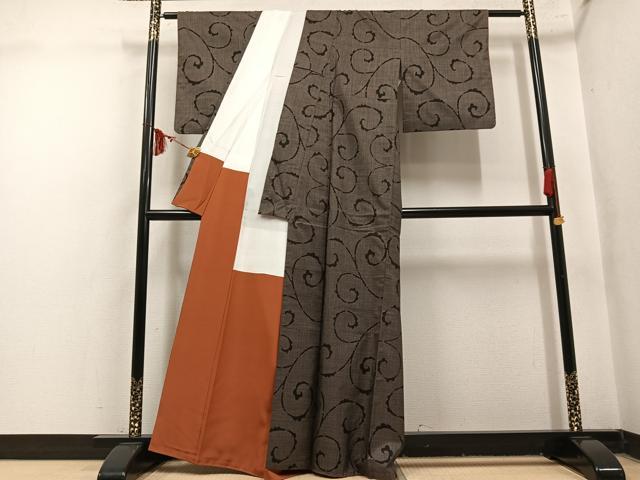 平和屋着物●本場大島紬　7マルキ　唐草文　正絹　逸品　AABN0434ph