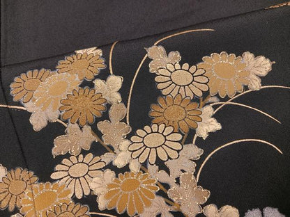 平和屋着物●豪華黒留袖　駒刺繍　草花文　金彩　正絹　逸品　AABN0484ph