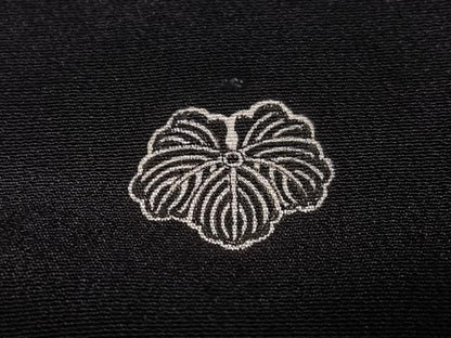 平和屋着物●豪華黒留袖　駒刺繍　草花文　金彩　正絹　逸品　AABN0484ph