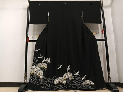 平和屋着物●豪華黒留袖　総刺繍　群れ鶴立波草花文　金糸　正絹　逸品　AABN0486ph