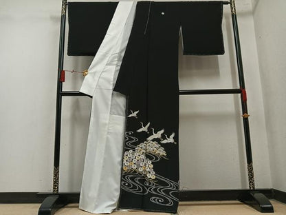 平和屋着物●豪華黒留袖　総刺繍　群れ鶴立波草花文　金糸　正絹　逸品　AABN0486ph