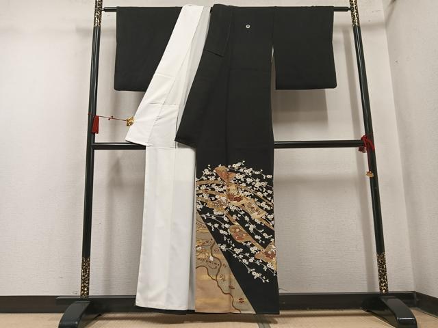 平和屋着物●豪華黒留袖　駒刺繍　草花文　金彩　正絹　逸品　AABN0489ph