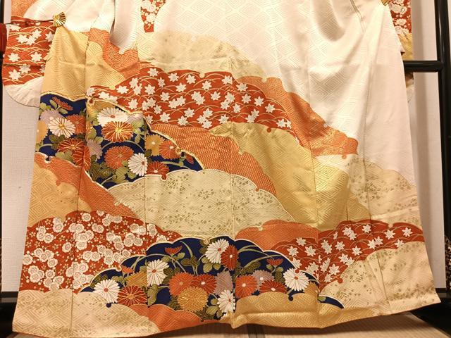 平和屋着物●豪華振袖　駒刺繍　雲重ね花文　金彩　正絹　逸品　AABN1617ph