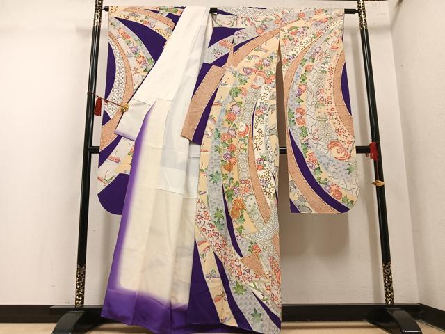 平和屋着物●豪華振袖　駒刺繍　飛鶴草花文　金彩　正絹　逸品　AABN1634ph
