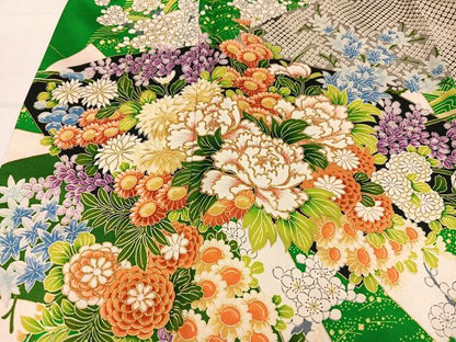 平和屋着物●豪華振袖　駒刺繍　草花文　金彩　正絹　逸品　AABN1635ph