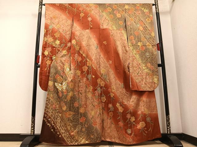 平和屋着物●豪華振袖　駒刺繍　花蝶文　暈し染め　金彩　正絹　逸品　AABN1655ph