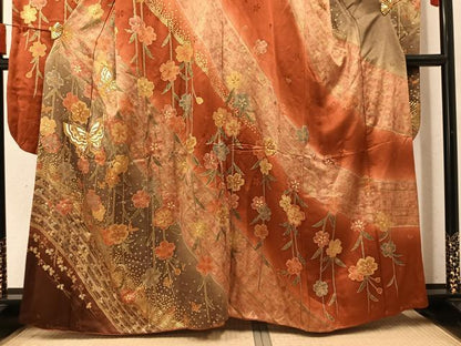平和屋着物●豪華振袖　駒刺繍　花蝶文　暈し染め　金彩　正絹　逸品　AABN1655ph