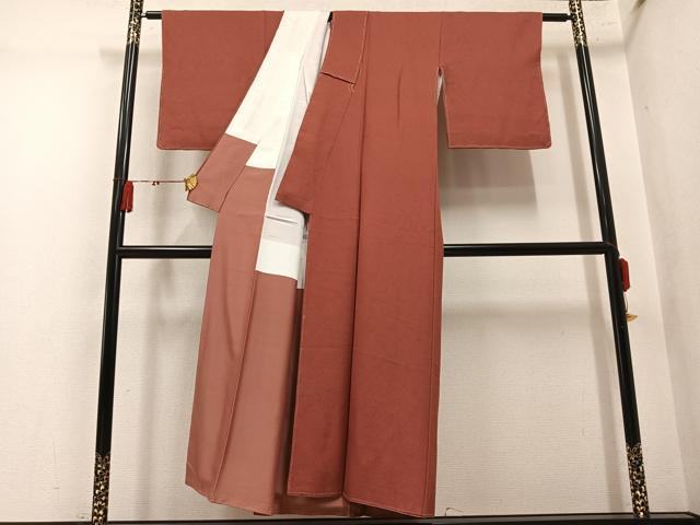 平和屋着物●上質な色無地　霞地紋　茶色　正絹　逸品　未使用　AABN1721ph