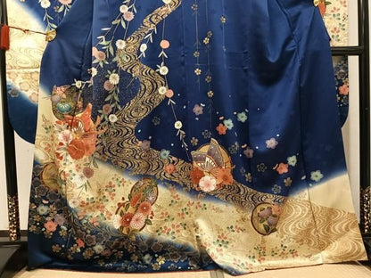 平和屋着物●豪華振袖　駒刺繍　花蝶文　暈し染め　金彩　正絹　逸品　AABN2995ph