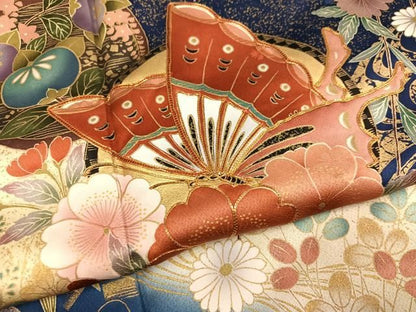 平和屋着物●豪華振袖　駒刺繍　花蝶文　暈し染め　金彩　正絹　逸品　AABN2995ph