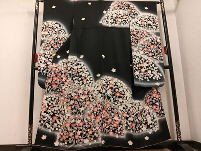 平和屋着物●豪華振袖　駒刺繍　枝梅文　暈し染め　黒地　正絹　逸品　AABN2998ph