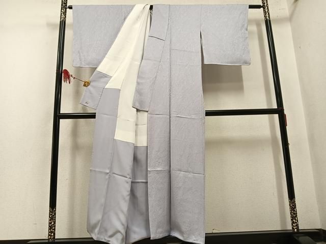 平和屋着物●上質な色無地　花地紋　白鼠色　丹後ちりめん　三越扱い　反端付き　正絹　逸品　未使用　AABN3038ph