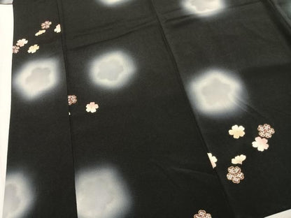 平和屋着物●上質な小紋　舞桜文　蛍暈し　黒地　金彩　鬼しぼ縮緬　正絹　逸品　AABN3567fy