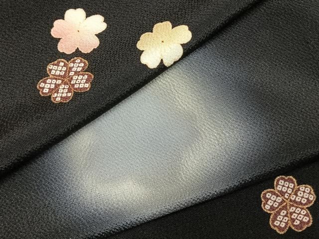 平和屋着物●上質な小紋　舞桜文　蛍暈し　黒地　金彩　鬼しぼ縮緬　正絹　逸品　AABN3567fy