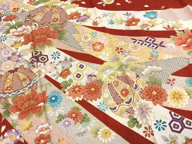平和屋着物●豪華振袖　駒刺繍　鞠　熨斗花文　金彩　正絹　逸品　AABN3587fy