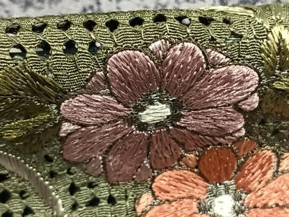 平和屋着物●中国三大刺繍　スワトウ刺繍　汕頭刺繍　訪問着　草花文　暈し染め　金彩　正絹　逸品　未使用　AABN3655fy