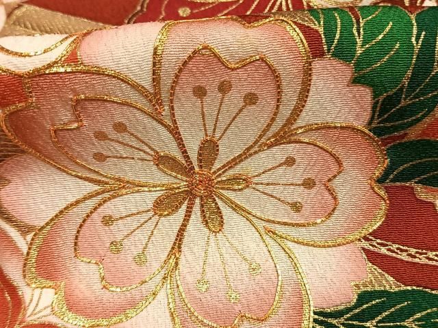 平和屋着物●豪華振袖　駒刺繍　花蝶文　暈し染め　金彩　正絹　逸品　AABN3682fy