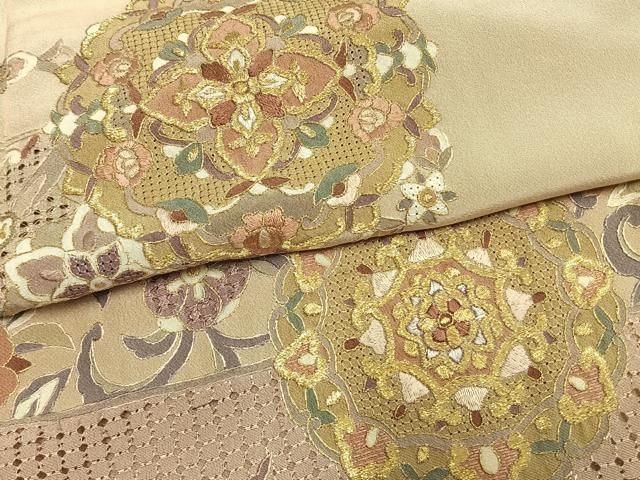 平和屋着物●中国三大刺繍　スワトウ刺繍　汕頭刺繍　総刺繍　色留袖　作家者　吉祥唐草花文　暈し染め　正絹　逸品　AABN3714fy