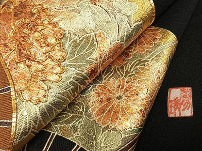 平和屋着物●豪華黒留袖　作家物　駒刺繍　扇面熨斗花文　暈し染め　金彩　やまと誂製　正絹　逸品　未使用　AABN3974fy