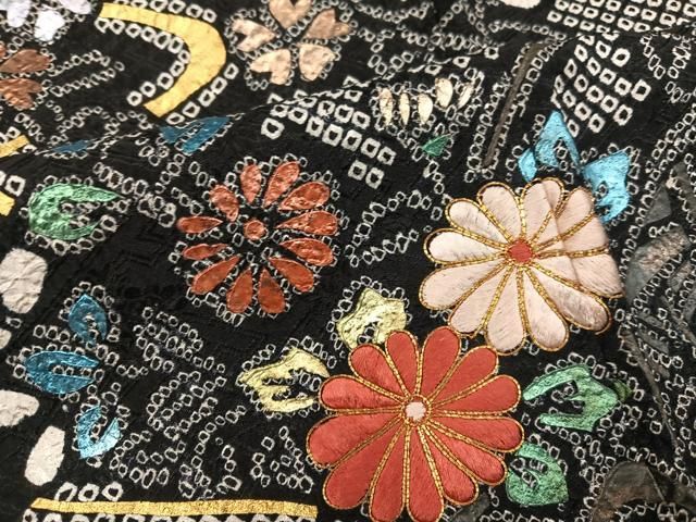 平和屋着物●訪問着　絞り　駒刺繍　流水花文　黒地　金彩　正絹　逸品　AABN5218ph