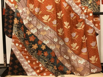 平和屋着物●豪華振袖　駒刺繍　草花文　金彩　正絹　逸品　AABN5279ph