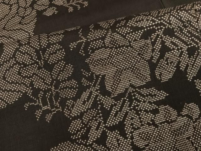 平和屋着物●本場大島紬　古代染色純泥染　7マルキ　草花丸文　浦田細工場謹製　証紙付き　正絹　逸品　未使用　AABN5745ph