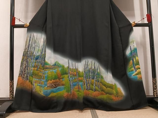 平和屋着物●豪華黒留袖　蝋彩染　手描き　遠山樹林文　暈し染め　金彩　正絹　逸品　AABN5769ph