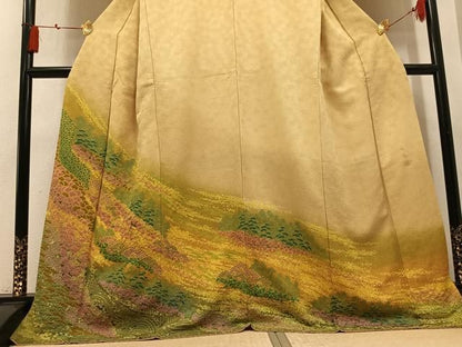 平和屋着物●訪問着　作家物　おぼろ染　重ね絞り　草花文　金通し地　正絹　逸品　AABN7322ph