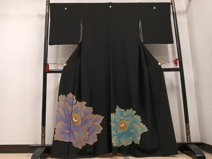 平和屋着物●豪華黒留袖　駒刺繍　牡丹　金彩　正絹　逸品　AABN7328ph