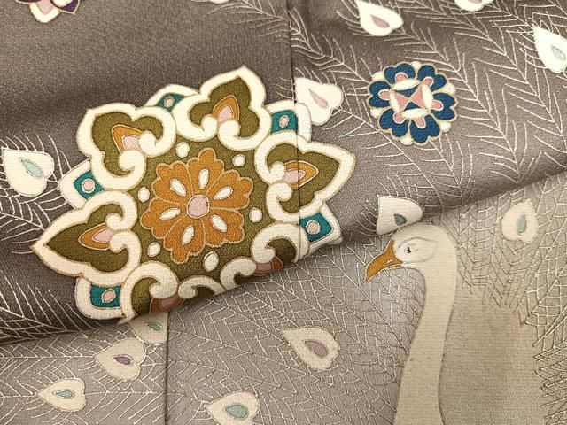 平和屋着物●世界的友禅作家　千地泰弘　訪問着　孔雀花文　暈し染め　金彩　銀通し地　正絹　逸品　AABN8420ph