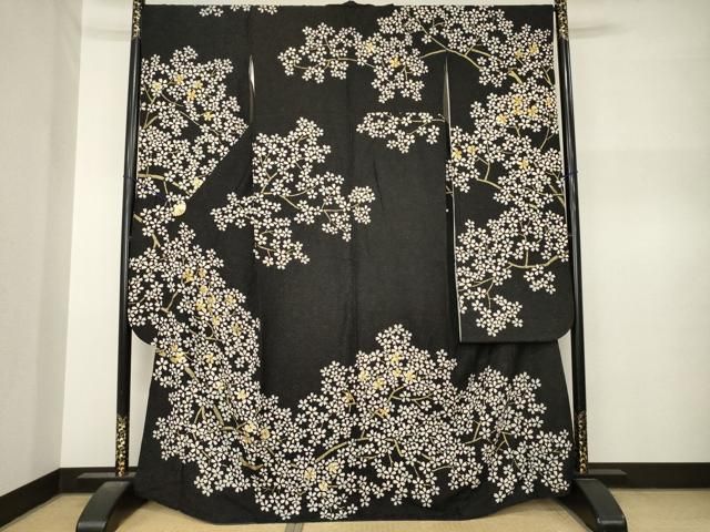 平和屋着物●十日町 名門青柳謹製 (櫛引織　赤城紬　草木染) 振袖 刺繍 夜桜 黒地 金糸 銀通し地 反端付き 正絹 逸品 AABN8774ck