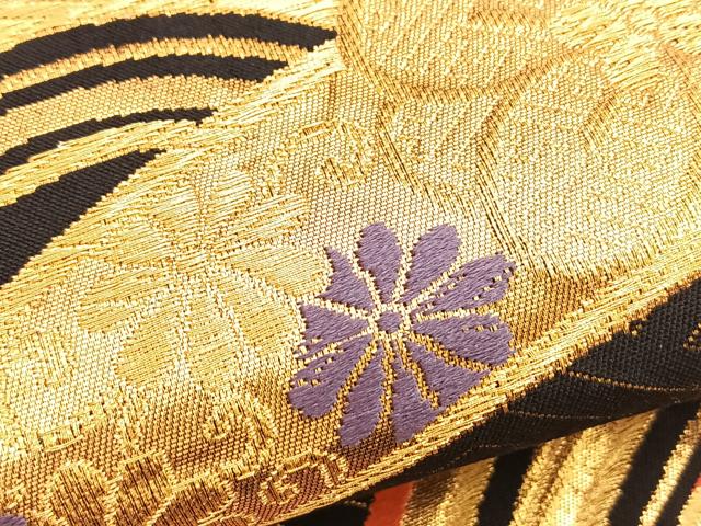 平和屋着物○六通柄袋帯 唐織 立波花文 黒地 金糸 正絹 逸品