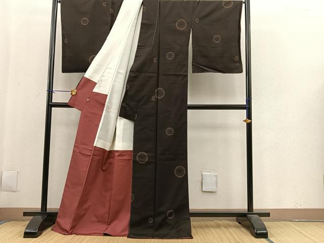 平和屋着物●本場大島紬 純泥染め 7マルキ 丸文 証紙付き 正絹 逸品 BAAL9458pk