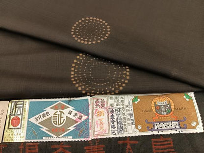 平和屋着物●本場大島紬 純泥染め 7マルキ 丸文 証紙付き 正絹 逸品 BAAL9458pk